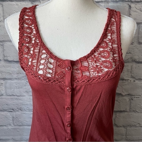 Kismet Vale Spice Button front Crochet Yoke Trim Sleeveless Top Extra Small - Picture 3 of 11